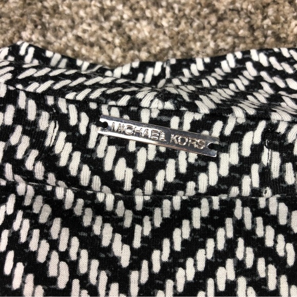 MICHAEL Michael Kors Black White Chevron Print Cowl Neck Long Sleeve Size Small - Picture 5 of 8